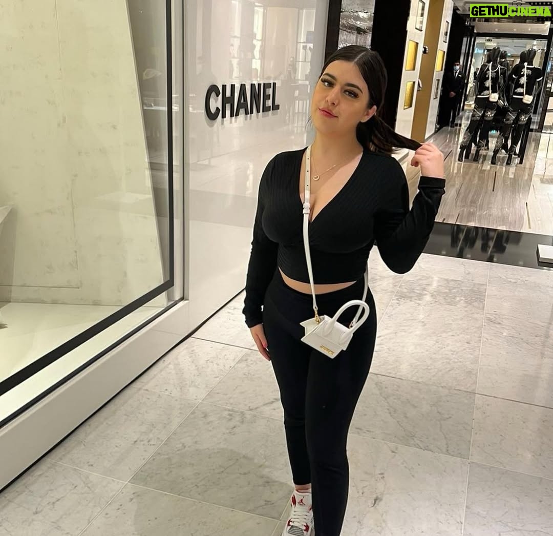 Sophia Grace Brownlee - 34.4K Likes - 🤍🖤🤍