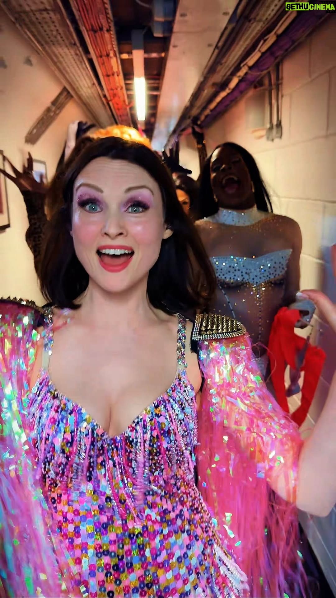 Sophie Ellis-Bextor - 189.4K Likes - How I want to walk to stage every time from now on 💕✨💃 with the fabulous @sink_the_pink in tow!

Thank you @transmissionlive for organising such an incredible evening of music and performers last night, and to @glynfussell for asking me to be a part of it 🥰 It was a total honour to be there, with so much joy and intention in the room 🩷 please donate via the link in @transmissionlive’s bio if you are able to, it is such a vital cause and every bit helps xx