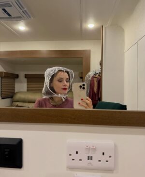 Sophie Rundle Instagram - What can you even say about Peaky Blinders at this point? Ada Shelby you’re a hell of a gal. ❤️🔥☄️✨ The Immortal Man is out now on @netflix and if you’re a Peaky fan then it’s all for you and all because of you and well… You’re a Shelby too y’know. Put the fucking film back on. 🔥
