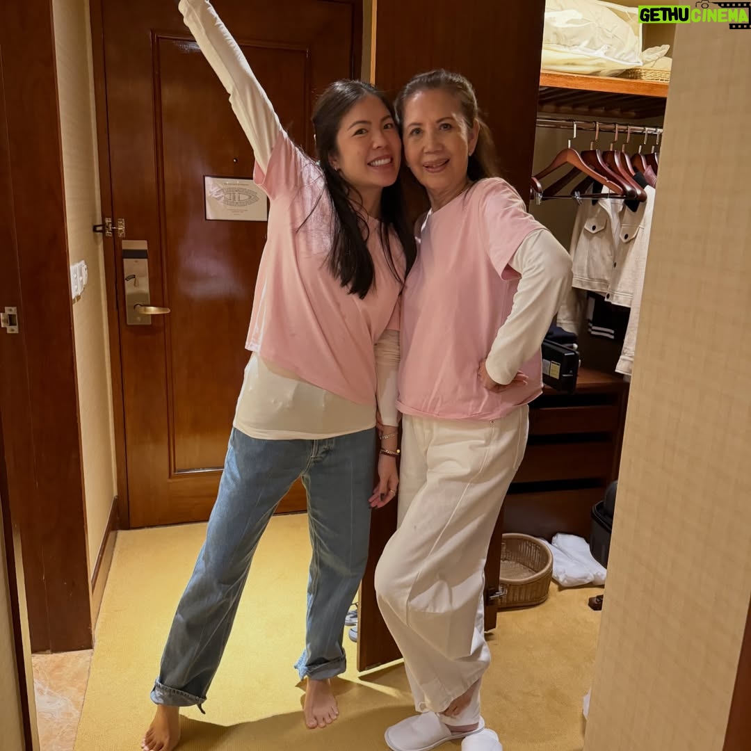 Sopitnapa Chumpanee - 1.5K Likes - Hong kong with love ❤️ Mom and Sister ❤️❤️
สุข สงบ ร่มเย็น แข็งแรง สำเร็จ ปลอดภัย 🙏🏻😊