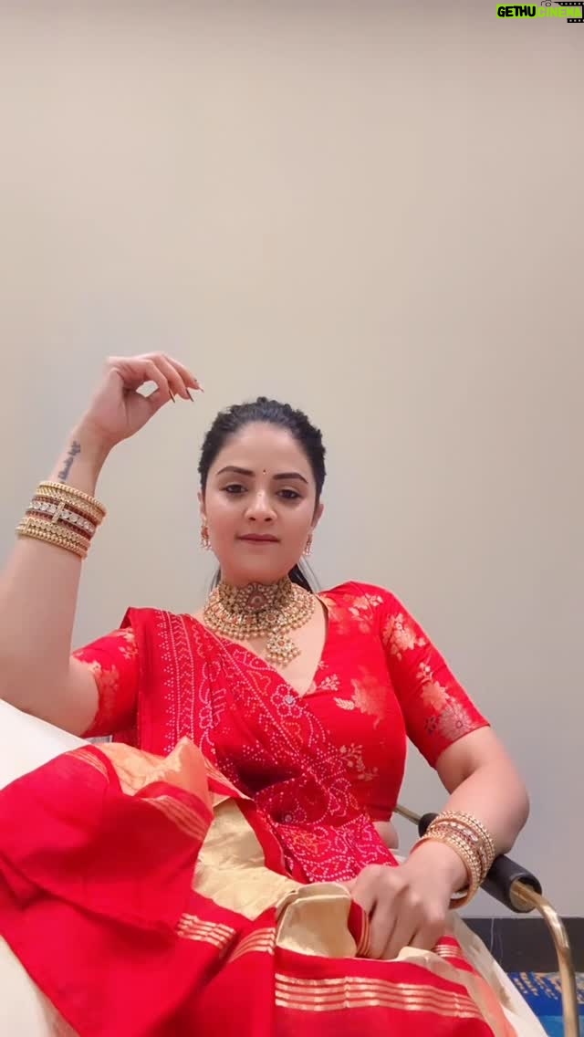 Sreemukhi - 322.1K Likes - Happy love dinam ♥️🥰🤣✨ #sreemukhi