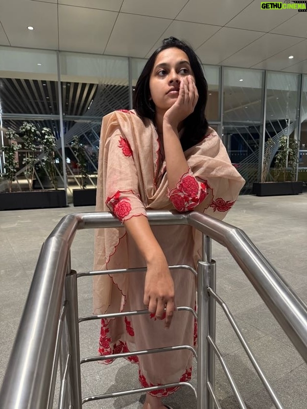 Sri Divya - 389.2K Likes - 👗 @btt_speaks