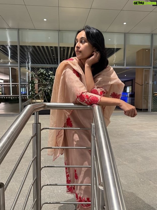 Sri Divya - 389.2K Likes - 👗 @btt_speaks