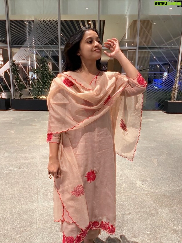 Sri Divya - 389.2K Likes - 👗 @btt_speaks