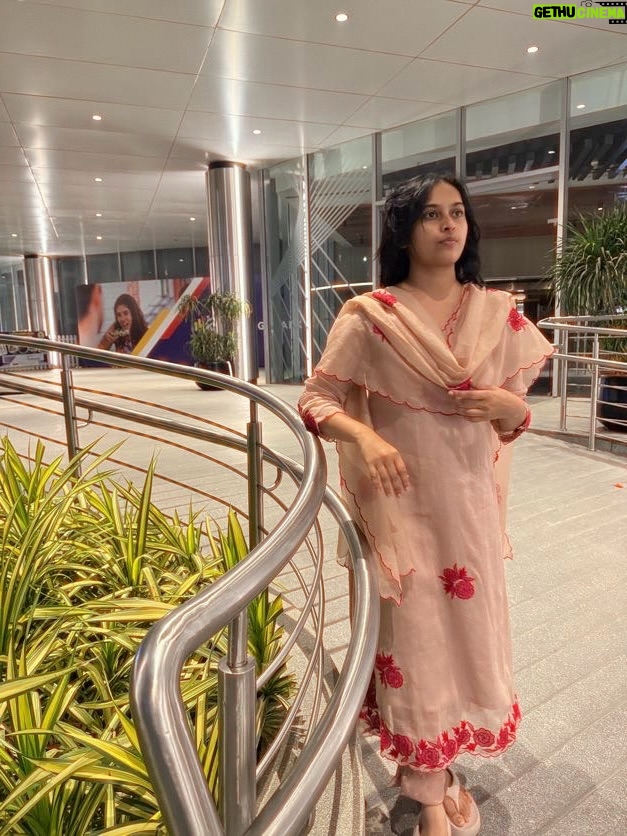 Sri Divya - 389.2K Likes - 👗 @btt_speaks
