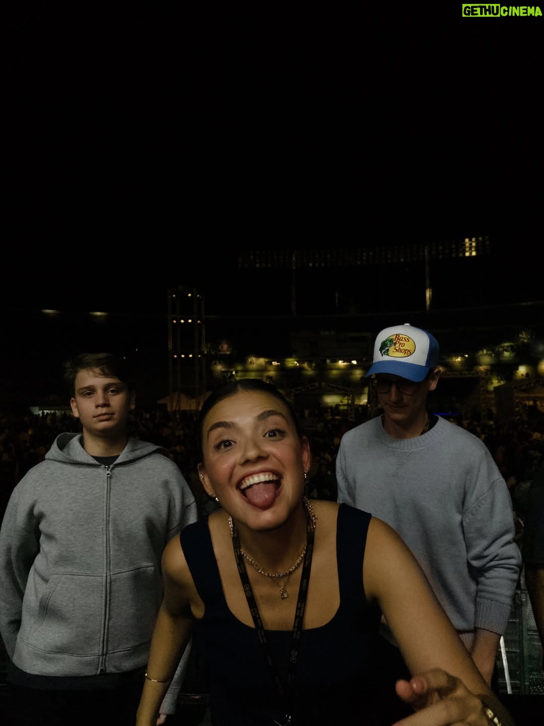 Stefany Vaz - 181.8K Likes - WHAT A DAY! @thesendbrasil oficialmente encerrado, mas a verdade é que só acabou de começar. 

Um dia tão especial, cercada de pessoas incríveis com quem aprendo tanto, sendo lembrada de que o chamado não é para um evento, mas para uma vida inteira de obediência. 👟❤️‍🔥📣