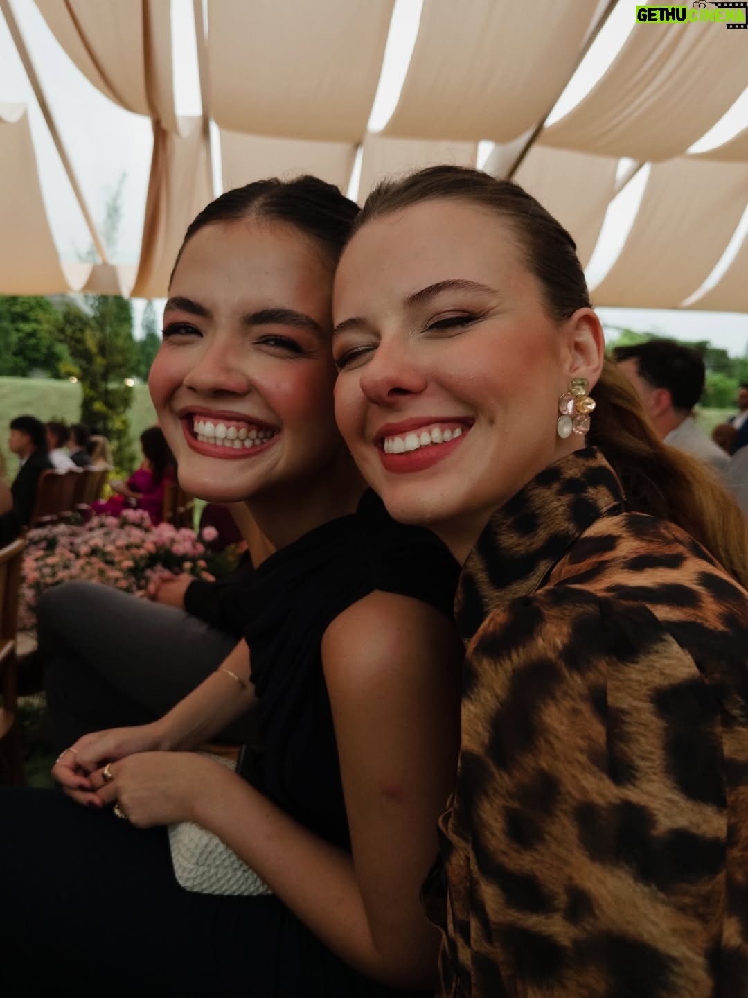 Stefany Vaz - 66.5K Likes - A temporada de casamentos de 2026 está oficialmente iniciada 🌟🪩🕺🏻

Pat e ju, amo vocês e contem comigo <3 

E claro que eu estava de @kojistoreoficial os melhores vestidos