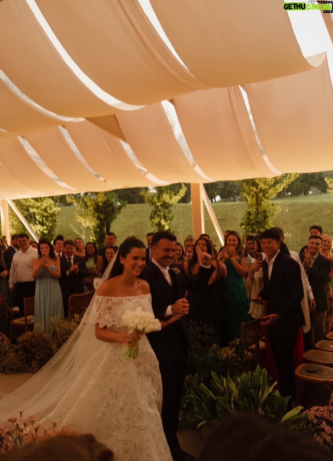 Stefany Vaz - 66.5K Likes - A temporada de casamentos de 2026 está oficialmente iniciada 🌟🪩🕺🏻

Pat e ju, amo vocês e contem comigo <3 

E claro que eu estava de @kojistoreoficial os melhores vestidos