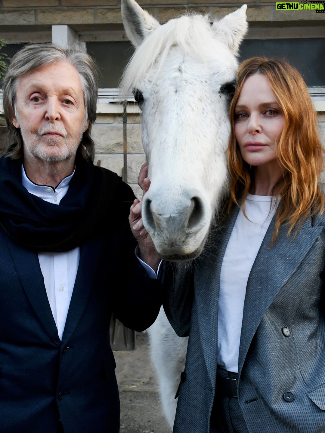 Stella McCartney - 11K Likes - Stella friends and family celebrating a love for animals, Mother Earth and conscious fashion. The Winter 2026 ready-to-collection is crafted from 93% responsible materials.
 
Featuring: @Oprah @GayleKing @PaulMcCartney 

#StellaMcCartney #StellaWinter26
