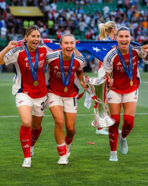 Steph Catley Instagram - For The Arsenal 🏆❤️