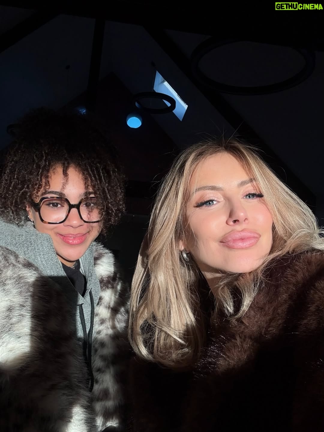 Stéphanie Clerbois - 126.1K Likes - Gender Reveal VIBES 🤍✨