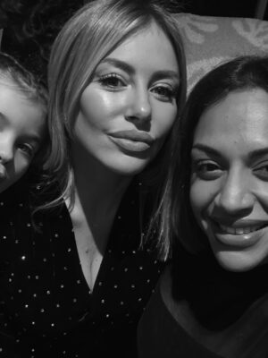 Stéphanie Clerbois Instagram - Dump de fin d’année ✨ famille & amis 🥹🤍