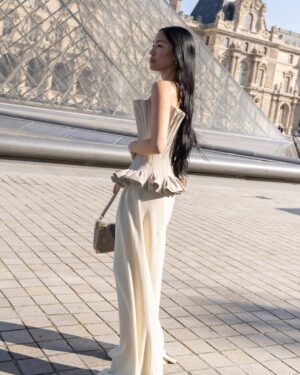 Stephanie Suganami Instagram - Few people juggle fashion, beauty, and running a business with as much ease as Stephanie Suganami (aka @steph_shep). After a whirlwind week at Paris Fashion Week and front-row moments at @louisvuitton, she spilled to L’OFFICIEL about Nicolas Ghesquière’s latest runway magic, how her relationship with fashion has evolved, and the one accessory she refuses to leave home without.

And after all the shows and chaos? “Honestly, the best reset is just going home,” she says. Read the full interview with Shep at the link in our bio!

Photography @katrin_aseeva_photo

#stephshep #stephaniesuganami #louisvuitton