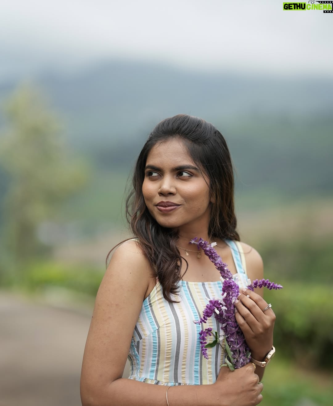 Suba Priya Arasarathinam - 2.2K Likes - Petals of love ; roots of strength 🌼✨

MUA @archana_makeover_hair ♥️
Cameraperson @vicky_neoaiture_photography 🫶🏻