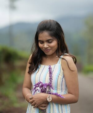 Suba Priya Arasarathinam Instagram - Petals of love ; roots of strength 🌼✨
MUA @archana_makeover_hair ♥️
Cameraperson @vicky_neoaiture_photography 🫶🏻