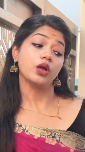 SubhaLakshmi R Instagram - 😏😏Hmmm🤌♥️
.
.
.
#fyp#reels#subinairr#mallugram#trending @subi_nairr