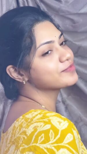 SubhaLakshmi R Instagram - 😻Meow meow😽

.
.
#subinairr#fyp#viral#reels#mallugram @subi_nairr