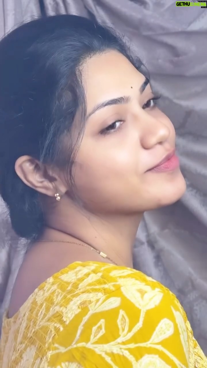 SubhaLakshmi R - 16.9K Likes - 😻Meow meow😽

.
.
#subinairr#fyp#viral#reels#mallugram @subi_nairr