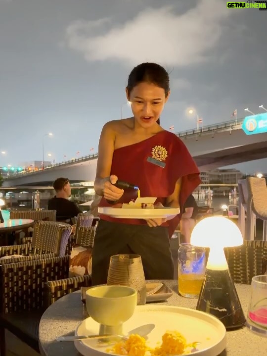 Sudarat Butrprom - 3.6K Likes - ขอบคุณ 🙏🏻🚢เรือสำราญใจ และอาหารที่อร่อยมากๆ วันนี้ เช็คอินSaffron Cruise 
กับมหัศจรรย์ ดาดฟ้าเรือจำลองที่
เณรมิตรดาดฟ้าของโรงแรม 
มาวางบนเรือค่ะ
ขอบคุณ การเลี้ยงวันเกิดก่อนล่วงหน้าของพี่บู้จ้า 
 ✨ Saffron Cruise – ดินเนอร์ล่องเรือสุดหรูริมเจ้าพระยา ✨
ใครอยากดูเมนูอาหารแบบละเอียด สามารถคลิกดูได้ที่ลิงก์นี้เลยค่ะ👇
🔗 https://www.taste.banyantree.com/bt-bangkok-sfc-th

🌙 ดื่มด่ำบรรยากาศสุดโรแมนติกบนเรือ Saffron Cruise จาก Banyan Tree
🍽 อาหารไทยไฟน์ไดนิ่งรสชาติดี
🌆 ล่องชมวิวสองฝั่งเจ้าพระยายามค่ำ
📍 ออกจาก ICONSIAM / River City
@ferriderbubu369 
@saffrongrillbangkok