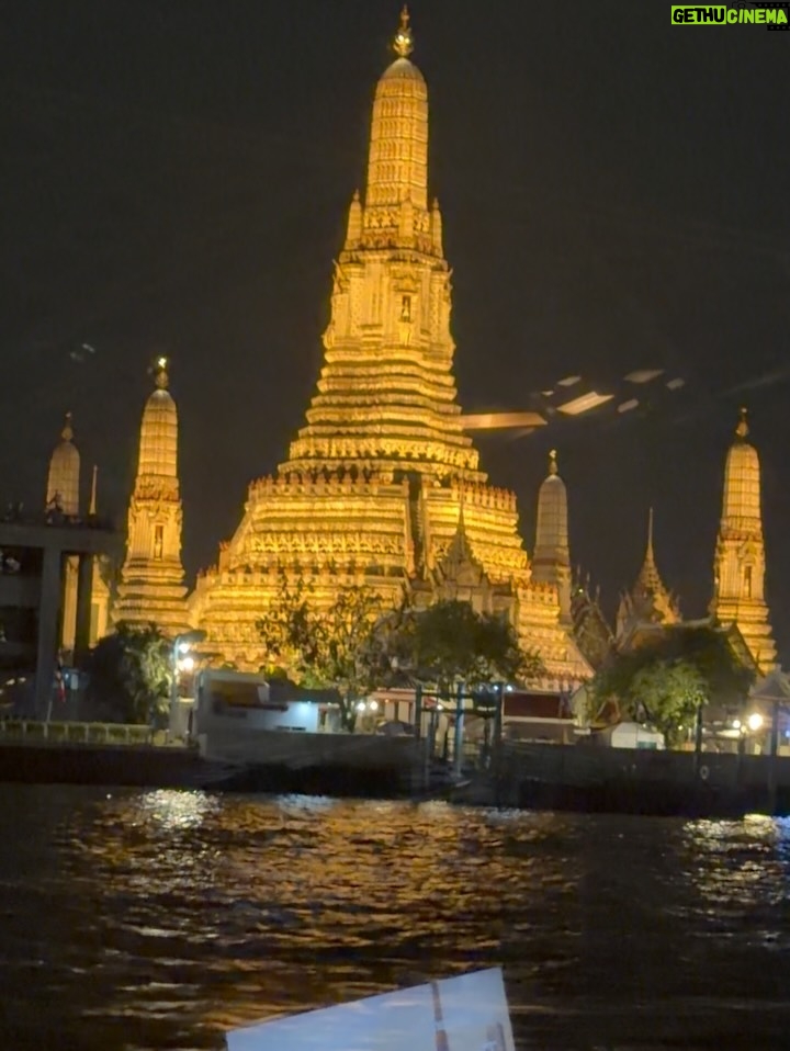Sudarat Butrprom - 3.6K Likes - ขอบคุณ 🙏🏻🚢เรือสำราญใจ และอาหารที่อร่อยมากๆ วันนี้ เช็คอินSaffron Cruise 
กับมหัศจรรย์ ดาดฟ้าเรือจำลองที่
เณรมิตรดาดฟ้าของโรงแรม 
มาวางบนเรือค่ะ
ขอบคุณ การเลี้ยงวันเกิดก่อนล่วงหน้าของพี่บู้จ้า 
 ✨ Saffron Cruise – ดินเนอร์ล่องเรือสุดหรูริมเจ้าพระยา ✨
ใครอยากดูเมนูอาหารแบบละเอียด สามารถคลิกดูได้ที่ลิงก์นี้เลยค่ะ👇
🔗 https://www.taste.banyantree.com/bt-bangkok-sfc-th

🌙 ดื่มด่ำบรรยากาศสุดโรแมนติกบนเรือ Saffron Cruise จาก Banyan Tree
🍽 อาหารไทยไฟน์ไดนิ่งรสชาติดี
🌆 ล่องชมวิวสองฝั่งเจ้าพระยายามค่ำ
📍 ออกจาก ICONSIAM / River City
@ferriderbubu369 
@saffrongrillbangkok