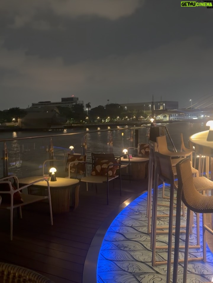 Sudarat Butrprom - 3.6K Likes - ขอบคุณ 🙏🏻🚢เรือสำราญใจ และอาหารที่อร่อยมากๆ วันนี้ เช็คอินSaffron Cruise 
กับมหัศจรรย์ ดาดฟ้าเรือจำลองที่
เณรมิตรดาดฟ้าของโรงแรม 
มาวางบนเรือค่ะ
ขอบคุณ การเลี้ยงวันเกิดก่อนล่วงหน้าของพี่บู้จ้า 
 ✨ Saffron Cruise – ดินเนอร์ล่องเรือสุดหรูริมเจ้าพระยา ✨
ใครอยากดูเมนูอาหารแบบละเอียด สามารถคลิกดูได้ที่ลิงก์นี้เลยค่ะ👇
🔗 https://www.taste.banyantree.com/bt-bangkok-sfc-th

🌙 ดื่มด่ำบรรยากาศสุดโรแมนติกบนเรือ Saffron Cruise จาก Banyan Tree
🍽 อาหารไทยไฟน์ไดนิ่งรสชาติดี
🌆 ล่องชมวิวสองฝั่งเจ้าพระยายามค่ำ
📍 ออกจาก ICONSIAM / River City
@ferriderbubu369 
@saffrongrillbangkok