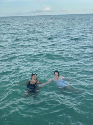 Sue Ramirez Instagram - ☀️🌊🐚🦀🌅🪸🧡✨

Take me back to Dec 2025 pls #LatePost