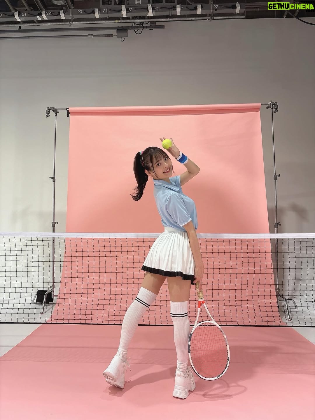 Sumire Uesaka - 62.5K Likes - げつようび〜！
皆さま、すこやかにお過ごしでしょうか？

三連休！ですねっ！みなさまは何してるのかな…？？
二月も佳境〜！最後まで、楽しみをみつけながらまいりましょうね！

お写真はFCツアーの登場人物、春坂さんのオフショット〜！
幼なじみの運動神経が悪いテニス部員という子です！運動神経悪そう〜！
他のキャラクターのお写真も載せてゆきますね！

それでは皆さま、今週もすこやかにお過ごしくださいませっ！

#上坂すみれ
