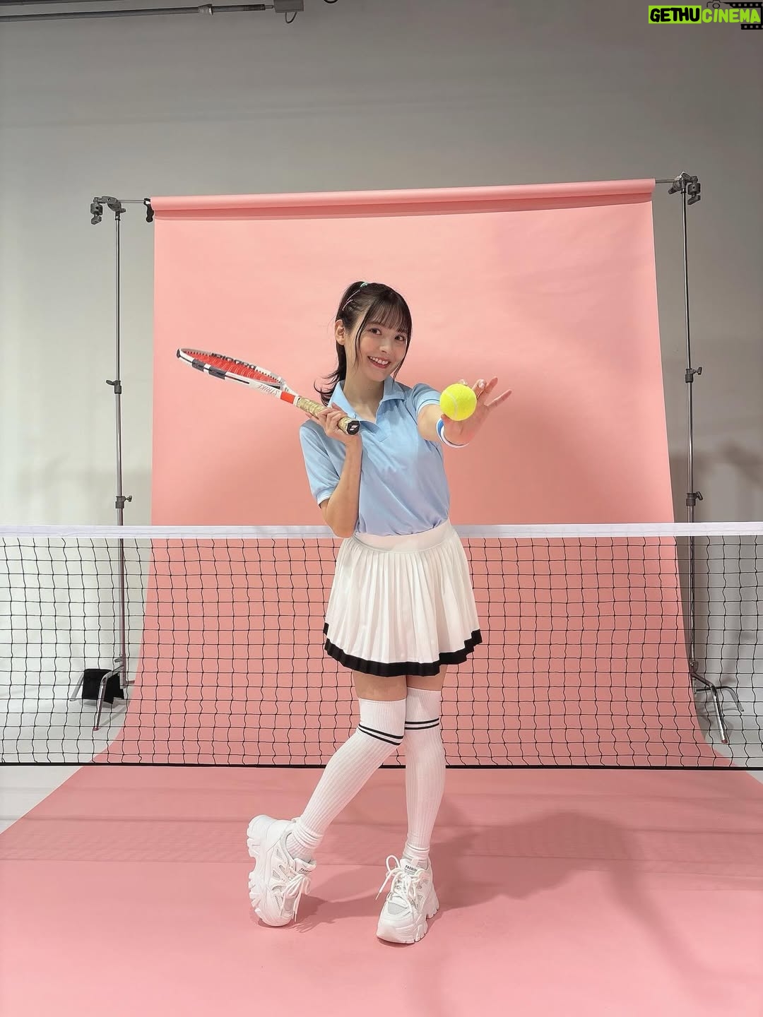 Sumire Uesaka - 62.5K Likes - げつようび〜！
皆さま、すこやかにお過ごしでしょうか？

三連休！ですねっ！みなさまは何してるのかな…？？
二月も佳境〜！最後まで、楽しみをみつけながらまいりましょうね！

お写真はFCツアーの登場人物、春坂さんのオフショット〜！
幼なじみの運動神経が悪いテニス部員という子です！運動神経悪そう〜！
他のキャラクターのお写真も載せてゆきますね！

それでは皆さま、今週もすこやかにお過ごしくださいませっ！

#上坂すみれ