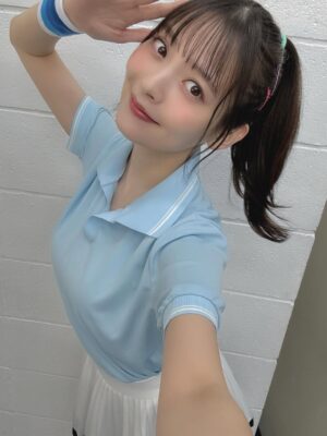 Sumire Uesaka Instagram - げつようび〜！
皆さま、すこやかにお過ごしでしょうか？

三連休！ですねっ！みなさまは何してるのかな…？？
二月も佳境〜！最後まで、楽しみをみつけながらまいりましょうね！

お写真はFCツアーの登場人物、春坂さんのオフショット〜！
幼なじみの運動神経が悪いテニス部員という子です！運動神経悪そう〜！
他のキャラクターのお写真も載せてゆきますね！

それでは皆さま、今週もすこやかにお過ごしくださいませっ！

#上坂すみれ