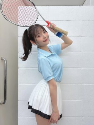 Sumire Uesaka Instagram - げつようび〜！
皆さま、すこやかにお過ごしでしょうか？

三連休！ですねっ！みなさまは何してるのかな…？？
二月も佳境〜！最後まで、楽しみをみつけながらまいりましょうね！

お写真はFCツアーの登場人物、春坂さんのオフショット〜！
幼なじみの運動神経が悪いテニス部員という子です！運動神経悪そう〜！
他のキャラクターのお写真も載せてゆきますね！

それでは皆さま、今週もすこやかにお過ごしくださいませっ！

#上坂すみれ
