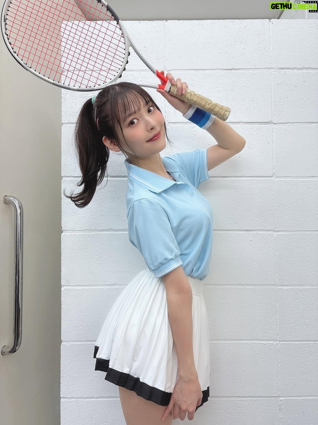 Sumire Uesaka - 62.5K Likes - げつようび〜！
皆さま、すこやかにお過ごしでしょうか？

三連休！ですねっ！みなさまは何してるのかな…？？
二月も佳境〜！最後まで、楽しみをみつけながらまいりましょうね！

お写真はFCツアーの登場人物、春坂さんのオフショット〜！
幼なじみの運動神経が悪いテニス部員という子です！運動神経悪そう〜！
他のキャラクターのお写真も載せてゆきますね！

それでは皆さま、今週もすこやかにお過ごしくださいませっ！

#上坂すみれ