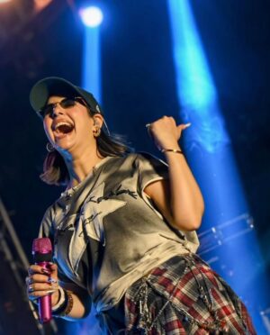 Sunanda Sharma Instagram - IMAGINE LOOKING BACK ONE DAY
AND REALIZING
YOU WERE BRAVE ENOUGH TO CHASE
THE LIFE YOU TRULY WANTED
AND IT WORKED….
SHUKAR🙏🧿
Thanks @westudiojaipur 📸
@hind_dyno @_arnav.notfound_