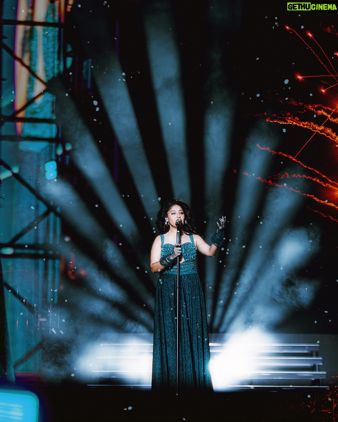 Sunidhi Chauhan - 92.7K Likes - Out of captions 🤯

#IAmHome