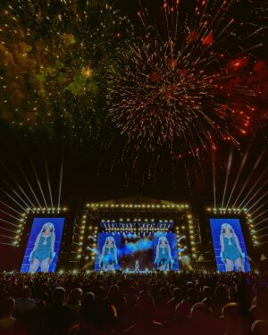 Sunidhi Chauhan Instagram - Out of captions 🤯

#IAmHome