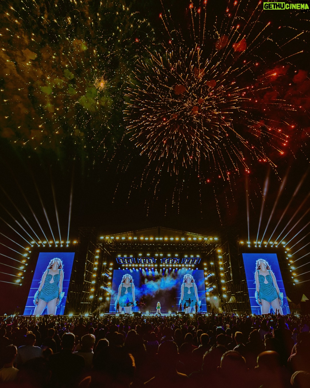 Sunidhi Chauhan - 92.7K Likes - Out of captions 🤯

#IAmHome