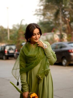 Surbhi Jyoti Instagram - Unfolding like a wild flower 🤍✨
.
.
.
.
.
.
Wearing @reshaindia 
📸 @iam_rajinamdar 
💄 @aafreenchowdhari.makeup 
Hair @hair_stylist_fatima 
Jewellery @ehsaasjewellery 
Via @stylingbyvictor