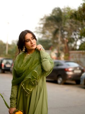 Surbhi Jyoti Instagram - Unfolding like a wild flower 🤍✨
.
.
.
.
.
.
Wearing @reshaindia 
📸 @iam_rajinamdar 
💄 @aafreenchowdhari.makeup 
Hair @hair_stylist_fatima 
Jewellery @ehsaasjewellery 
Via @stylingbyvictor