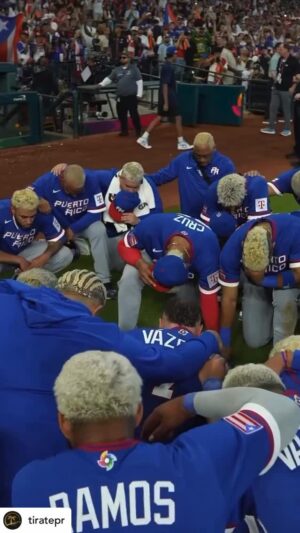 Suzette Bacó Instagram - Los duros!!! 🇵🇷👏🏽👏🏽👏🏽👏🏽

¡¡Estamos taaaaannn orgullosos de ustedes!! 😍♥️