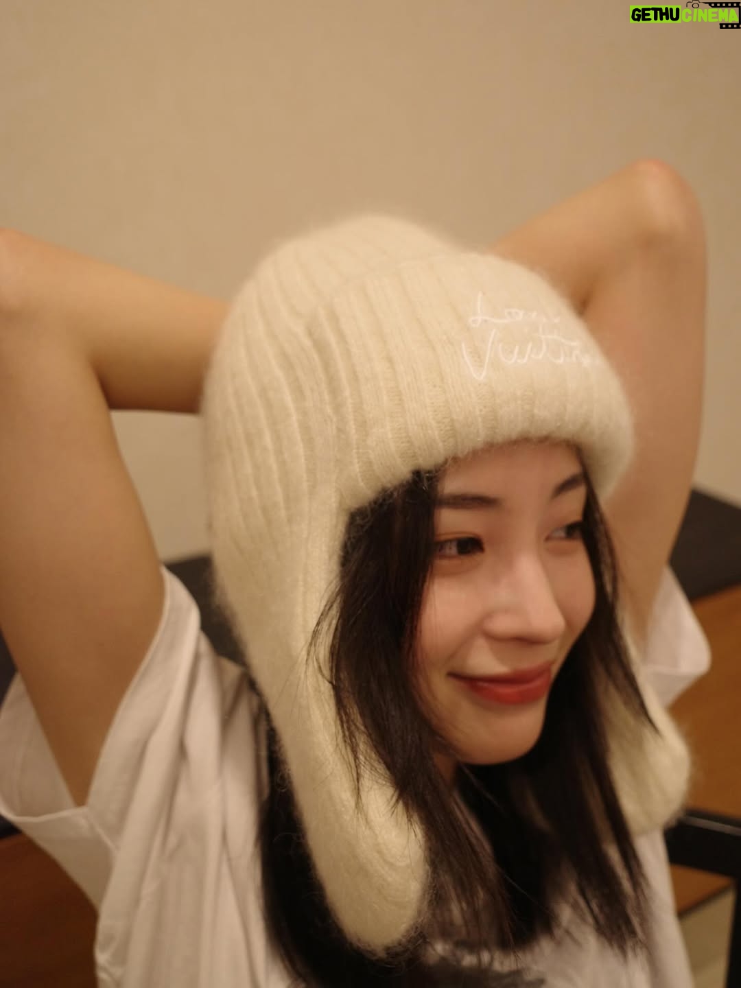Suzu Hirose - 338.5K Likes - 2025楽しかったーーーー。
楽しすぎた！いっぱいありがとうっ。
みなさんも頑張りすぎず、がんばりましょね。マイペースにね。
楽しみにしててほしいことも沢山あります。
来年もどうぞよろしくうう。がんばるぞ💪良いお年をっ

@louisvuitton
#louisvuitton
#LVFashion