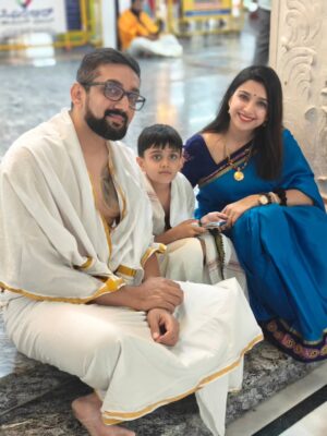 Swetha Changappa Instagram - ಮಂತ್ರಾಲಯ ದರ್ಶನ 🙏🏻 
ಓಂ ಶ್ರೀ ಗುರು ರಾಘವೇಂದ್ರಾಯ ನಮಃ. 🙏🏻

ರಾಯರು ಎಲ್ಲರಿಗೂ ಒಳ್ಳೆಯದು ಮಾಡಲಿ 🙏🏻

"ರಾಯರ ಮಾರ್ಗ, ಸತ್ಯ ಮತ್ತು ಧರ್ಮದ ಹಾದಿ. 
ನಂಬಿದವರಿಗೆ ಅವರು ಎಂದಿಗೂ ಕೈಬಿಡುವುದಿಲ್ಲ". 🙏🏻🙏🏻🙏🏻

ಓಂ ಶ್ರೀ ಗುರು ರಾಘವೇಂದ್ರಾಯ ನಮಃ.