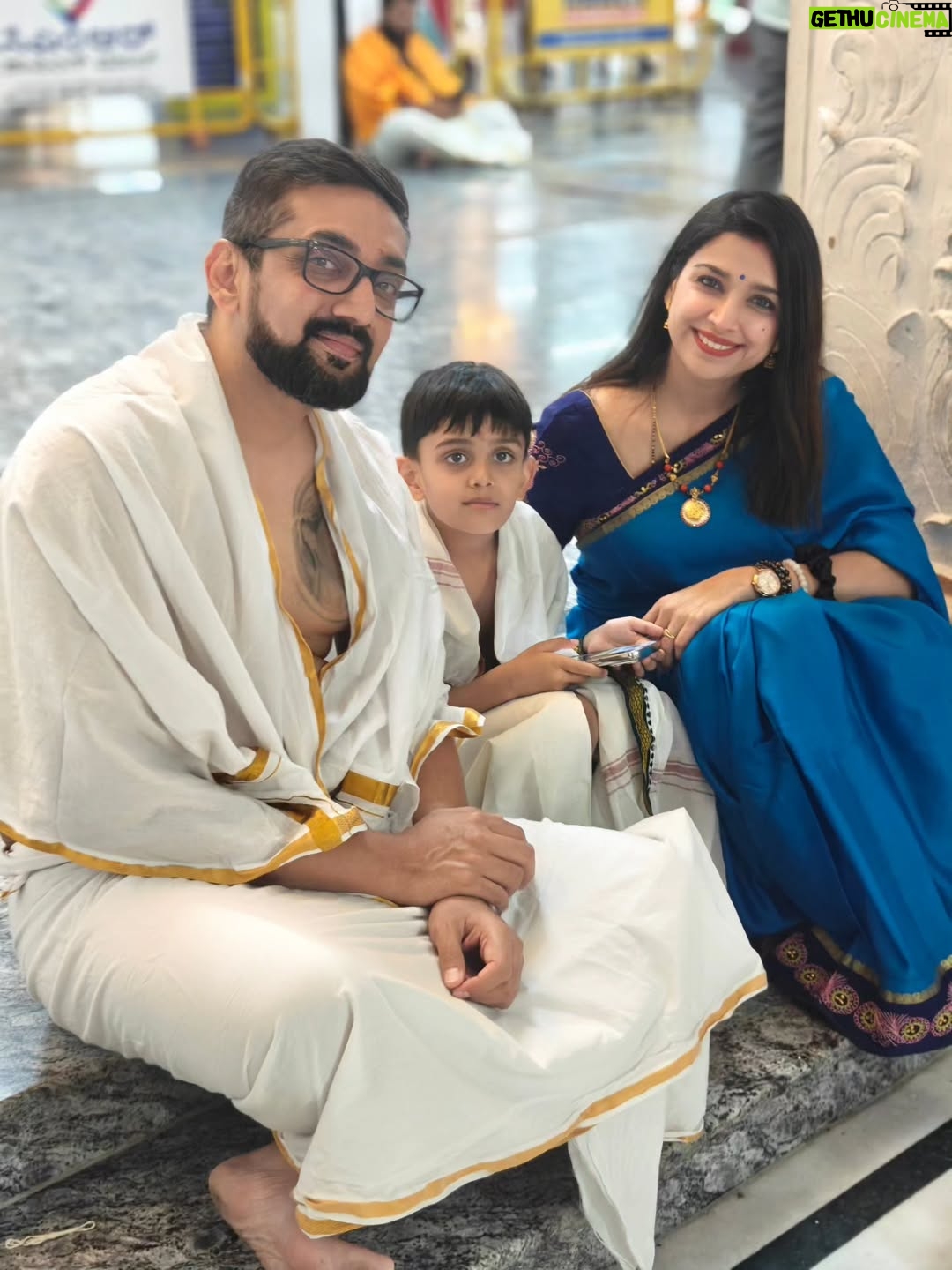 Swetha Changappa - 67.6K Likes - ಮಂತ್ರಾಲಯ ದರ್ಶನ 🙏🏻 
ಓಂ ಶ್ರೀ ಗುರು ರಾಘವೇಂದ್ರಾಯ ನಮಃ. 🙏🏻

ರಾಯರು ಎಲ್ಲರಿಗೂ ಒಳ್ಳೆಯದು ಮಾಡಲಿ 🙏🏻

"ರಾಯರ ಮಾರ್ಗ, ಸತ್ಯ ಮತ್ತು ಧರ್ಮದ ಹಾದಿ. 
ನಂಬಿದವರಿಗೆ ಅವರು ಎಂದಿಗೂ ಕೈಬಿಡುವುದಿಲ್ಲ". 🙏🏻🙏🏻🙏🏻

ಓಂ ಶ್ರೀ ಗುರು ರಾಘವೇಂದ್ರಾಯ ನಮಃ.