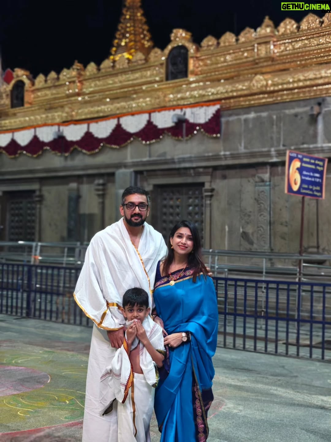Swetha Changappa - 67.6K Likes - ಮಂತ್ರಾಲಯ ದರ್ಶನ 🙏🏻 
ಓಂ ಶ್ರೀ ಗುರು ರಾಘವೇಂದ್ರಾಯ ನಮಃ. 🙏🏻

ರಾಯರು ಎಲ್ಲರಿಗೂ ಒಳ್ಳೆಯದು ಮಾಡಲಿ 🙏🏻

"ರಾಯರ ಮಾರ್ಗ, ಸತ್ಯ ಮತ್ತು ಧರ್ಮದ ಹಾದಿ. 
ನಂಬಿದವರಿಗೆ ಅವರು ಎಂದಿಗೂ ಕೈಬಿಡುವುದಿಲ್ಲ". 🙏🏻🙏🏻🙏🏻

ಓಂ ಶ್ರೀ ಗುರು ರಾಘವೇಂದ್ರಾಯ ನಮಃ.