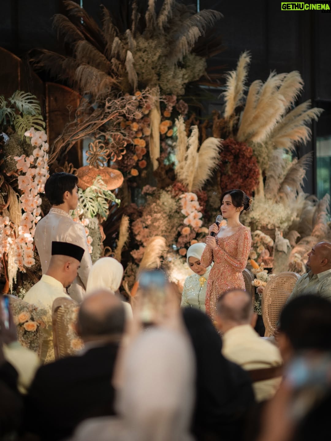 Syifa Hadju - 5.6 Million Likes - Even after the proposal, our hearts felt complete celebrating this engagement. Bringing our families together, surrounded by the people who love us most 🤍
21.01.26
••
Official Media Partner @thebridestory
Wedding Planner & Organizer @by.hilda
Venue @plataran.senayan
Photo @seenbysou @corneliuswisana
Video @seenbysou @anthonysetiawan12
Decoration  @rangkai_riefinka
Entertainments @vd_entertainments
Lighting & Sound System  @milia_msl_wedding
MC @ankatama
Seserahan @babagi.gifts
Syifa’s MUA & Hair do  @rhay_david @jooehair
El & Syifa’s Attire @studioboh
Fabric Attire @bindusamtani
Syifa’s Accessories @tuloladesigns @tulolabridal
El’s MUA & Grooming @ryanogilvy @chikievers
El’s Shoes @mariominardi_official
Fashion Stylist @wanda_haraa
Beauty Bar @linneabeautybar_id
Digital Invitation & RSVP @sayyes.rsvp
Photo booth @lolphotobooth.co
Hand Bouquet Seserahan @bloomingeliseflowers
Content Creator @by.firstlook

#thELastforSYIFA
