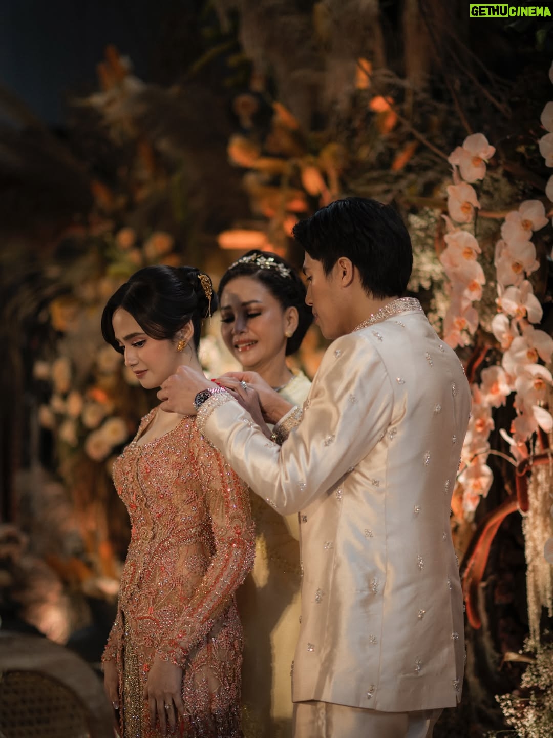 Syifa Hadju - 5.6 Million Likes - Even after the proposal, our hearts felt complete celebrating this engagement. Bringing our families together, surrounded by the people who love us most 🤍
21.01.26
••
Official Media Partner @thebridestory
Wedding Planner & Organizer @by.hilda
Venue @plataran.senayan
Photo @seenbysou @corneliuswisana
Video @seenbysou @anthonysetiawan12
Decoration  @rangkai_riefinka
Entertainments @vd_entertainments
Lighting & Sound System  @milia_msl_wedding
MC @ankatama
Seserahan @babagi.gifts
Syifa’s MUA & Hair do  @rhay_david @jooehair
El & Syifa’s Attire @studioboh
Fabric Attire @bindusamtani
Syifa’s Accessories @tuloladesigns @tulolabridal
El’s MUA & Grooming @ryanogilvy @chikievers
El’s Shoes @mariominardi_official
Fashion Stylist @wanda_haraa
Beauty Bar @linneabeautybar_id
Digital Invitation & RSVP @sayyes.rsvp
Photo booth @lolphotobooth.co
Hand Bouquet Seserahan @bloomingeliseflowers
Content Creator @by.firstlook

#thELastforSYIFA