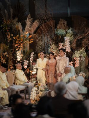 Syifa Hadju Instagram - Even after the proposal, our hearts felt complete celebrating this engagement. Bringing our families together, surrounded by the people who love us most 🤍
21.01.26
••
Official Media Partner @thebridestory
Wedding Planner & Organizer @by.hilda
Venue @plataran.senayan
Photo @seenbysou @corneliuswisana
Video @seenbysou @anthonysetiawan12
Decoration @rangkai_riefinka
Entertainments @vd_entertainments
Lighting & Sound System @milia_msl_wedding
MC @ankatama
Seserahan @babagi.gifts
Syifa’s MUA & Hair do @rhay_david @jooehair
El & Syifa’s Attire @studioboh
Fabric Attire @bindusamtani
Syifa’s Accessories @tuloladesigns @tulolabridal
El’s MUA & Grooming @ryanogilvy @chikievers
El’s Shoes @mariominardi_official
Fashion Stylist @wanda_haraa
Beauty Bar @linneabeautybar_id
Digital Invitation & RSVP @sayyes.rsvp
Photo booth @lolphotobooth.co
Hand Bouquet Seserahan @bloomingeliseflowers
Content Creator @by.firstlook
#thELastforSYIFA