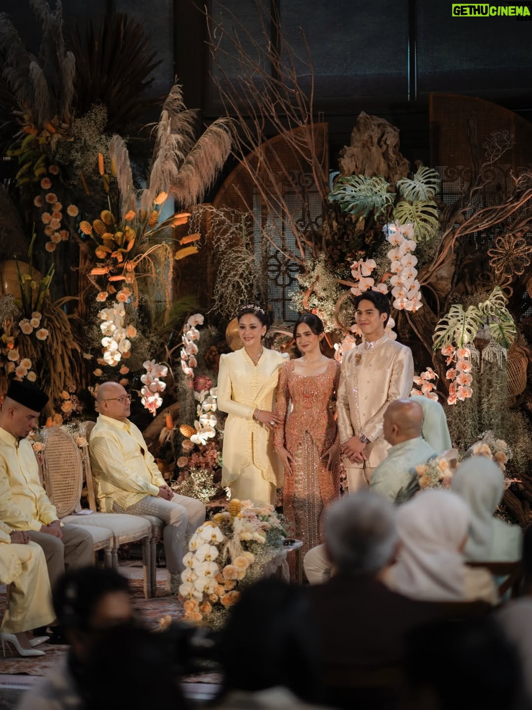 Syifa Hadju - 5.6 Million Likes - Even after the proposal, our hearts felt complete celebrating this engagement. Bringing our families together, surrounded by the people who love us most 🤍
21.01.26
••
Official Media Partner @thebridestory
Wedding Planner & Organizer @by.hilda
Venue @plataran.senayan
Photo @seenbysou @corneliuswisana
Video @seenbysou @anthonysetiawan12
Decoration  @rangkai_riefinka
Entertainments @vd_entertainments
Lighting & Sound System  @milia_msl_wedding
MC @ankatama
Seserahan @babagi.gifts
Syifa’s MUA & Hair do  @rhay_david @jooehair
El & Syifa’s Attire @studioboh
Fabric Attire @bindusamtani
Syifa’s Accessories @tuloladesigns @tulolabridal
El’s MUA & Grooming @ryanogilvy @chikievers
El’s Shoes @mariominardi_official
Fashion Stylist @wanda_haraa
Beauty Bar @linneabeautybar_id
Digital Invitation & RSVP @sayyes.rsvp
Photo booth @lolphotobooth.co
Hand Bouquet Seserahan @bloomingeliseflowers
Content Creator @by.firstlook

#thELastforSYIFA