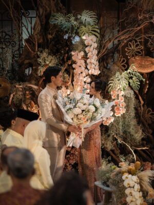 Syifa Hadju Instagram - Even after the proposal, our hearts felt complete celebrating this engagement. Bringing our families together, surrounded by the people who love us most 🤍
21.01.26
••
Official Media Partner @thebridestory
Wedding Planner & Organizer @by.hilda
Venue @plataran.senayan
Photo @seenbysou @corneliuswisana
Video @seenbysou @anthonysetiawan12
Decoration @rangkai_riefinka
Entertainments @vd_entertainments
Lighting & Sound System @milia_msl_wedding
MC @ankatama
Seserahan @babagi.gifts
Syifa’s MUA & Hair do @rhay_david @jooehair
El & Syifa’s Attire @studioboh
Fabric Attire @bindusamtani
Syifa’s Accessories @tuloladesigns @tulolabridal
El’s MUA & Grooming @ryanogilvy @chikievers
El’s Shoes @mariominardi_official
Fashion Stylist @wanda_haraa
Beauty Bar @linneabeautybar_id
Digital Invitation & RSVP @sayyes.rsvp
Photo booth @lolphotobooth.co
Hand Bouquet Seserahan @bloomingeliseflowers
Content Creator @by.firstlook
#thELastforSYIFA