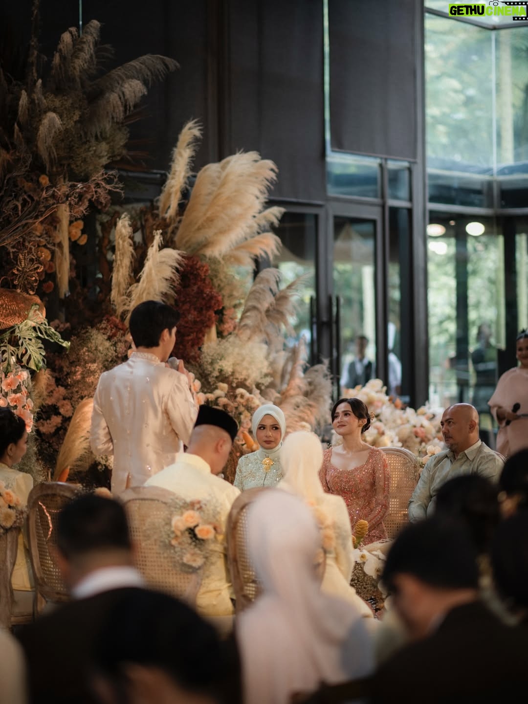Syifa Hadju - 5.6 Million Likes - Even after the proposal, our hearts felt complete celebrating this engagement. Bringing our families together, surrounded by the people who love us most 🤍
21.01.26
••
Official Media Partner @thebridestory
Wedding Planner & Organizer @by.hilda
Venue @plataran.senayan
Photo @seenbysou @corneliuswisana
Video @seenbysou @anthonysetiawan12
Decoration  @rangkai_riefinka
Entertainments @vd_entertainments
Lighting & Sound System  @milia_msl_wedding
MC @ankatama
Seserahan @babagi.gifts
Syifa’s MUA & Hair do  @rhay_david @jooehair
El & Syifa’s Attire @studioboh
Fabric Attire @bindusamtani
Syifa’s Accessories @tuloladesigns @tulolabridal
El’s MUA & Grooming @ryanogilvy @chikievers
El’s Shoes @mariominardi_official
Fashion Stylist @wanda_haraa
Beauty Bar @linneabeautybar_id
Digital Invitation & RSVP @sayyes.rsvp
Photo booth @lolphotobooth.co
Hand Bouquet Seserahan @bloomingeliseflowers
Content Creator @by.firstlook

#thELastforSYIFA