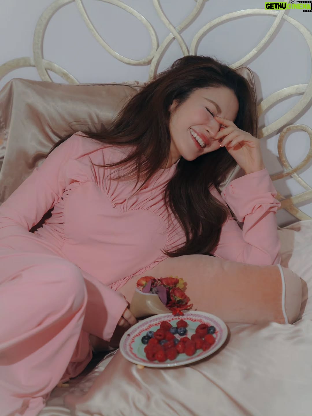 Taksaorn Paksukcharern - 244.5K Likes - Valentine's day with my mini me 💞🧁🍭🎀🌟
#PeamaiAvarin