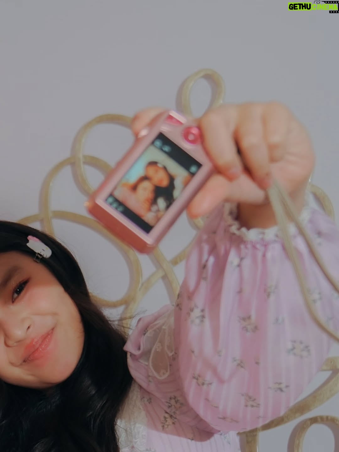 Taksaorn Paksukcharern - 244.5K Likes - Valentine's day with my mini me 💞🧁🍭🎀🌟
#PeamaiAvarin